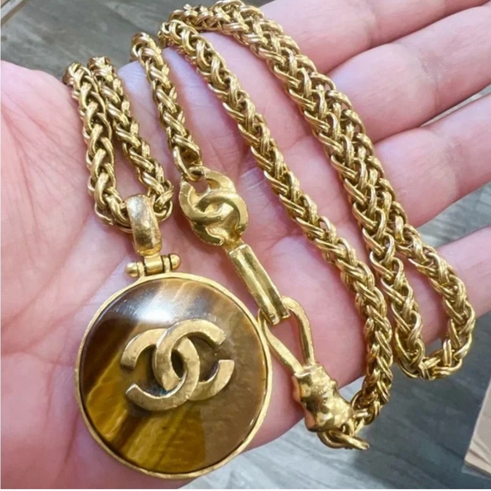 🦄 🌟 RARE ⭐️ Authentic Chanel Tiger Eye Stone & 24k Gold plated Necklace